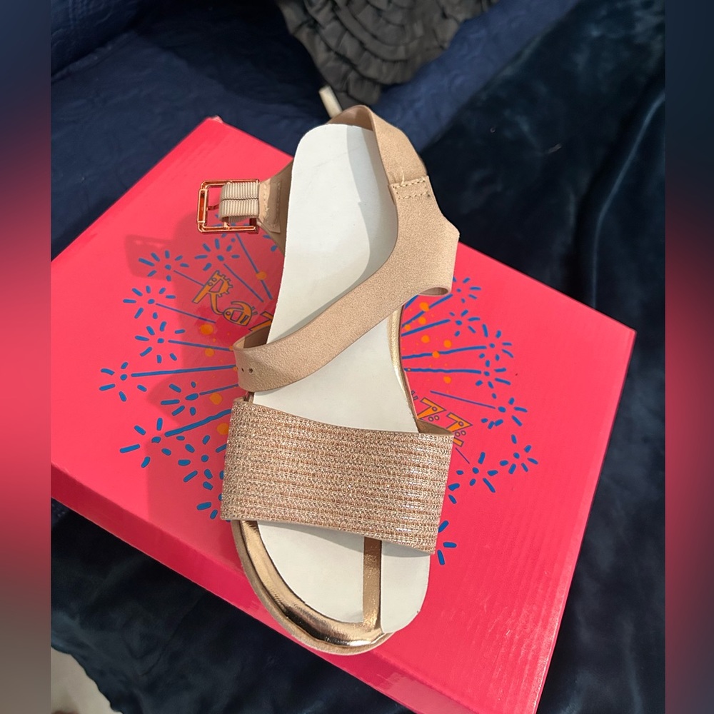 Sanéales for woman.